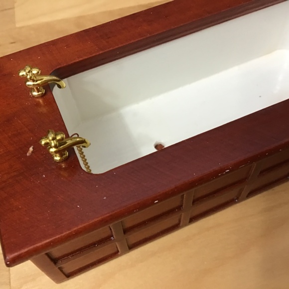 Dollhouse Miniature Bathroom - Picture 12 of 12